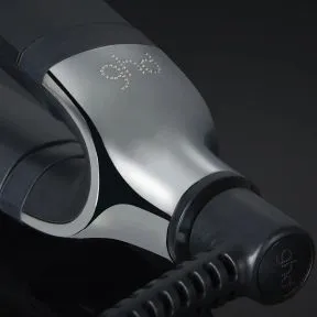 ghd platinum+ hair straightener in black