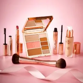 Bellamianta Glamour in a Bow Cosmetic Gift Set